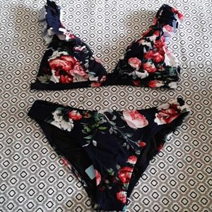 CUPSHE FLORAL 2 PIECE BATHING SUIT MEDIUM
